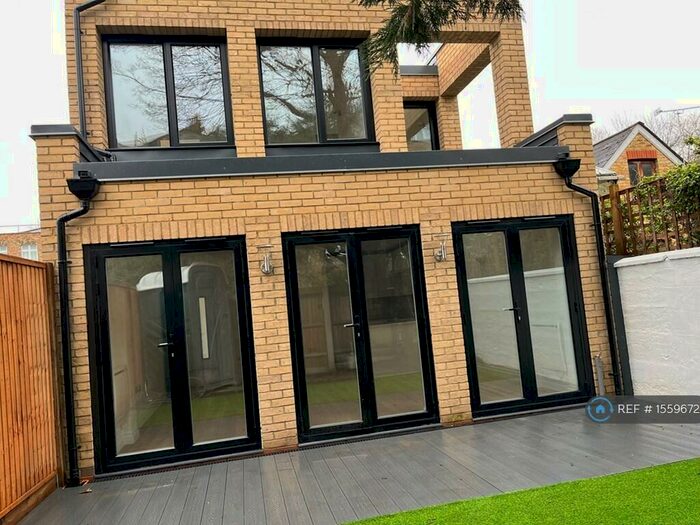 3 Bedroom Semi-Detached House To Rent In Stories Mews, London, SE5