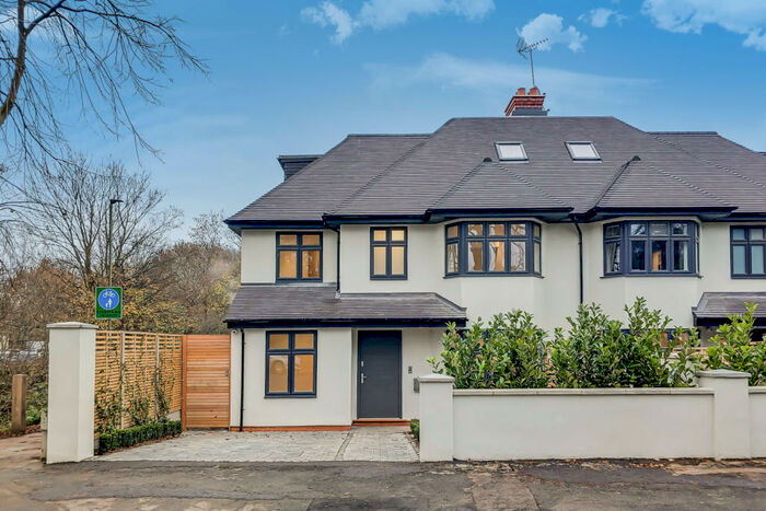 6 Bedroom Semi-Detached House To Rent In Bridge Lane, Hendon, NW11