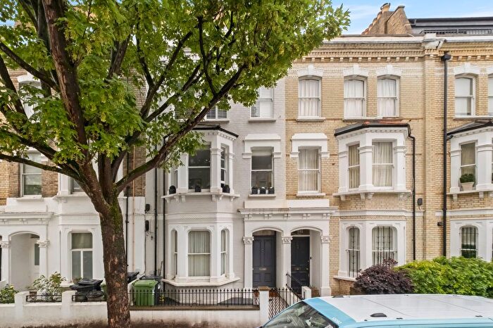2 Bedroom Flat For Sale In Radipole Road, Parsons Green, SW6