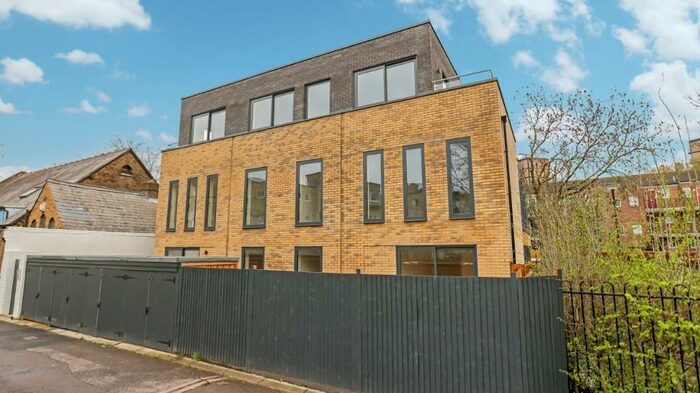 2 Bedroom Flat To Rent In Flat, Hilldrop Lane, London, N7
