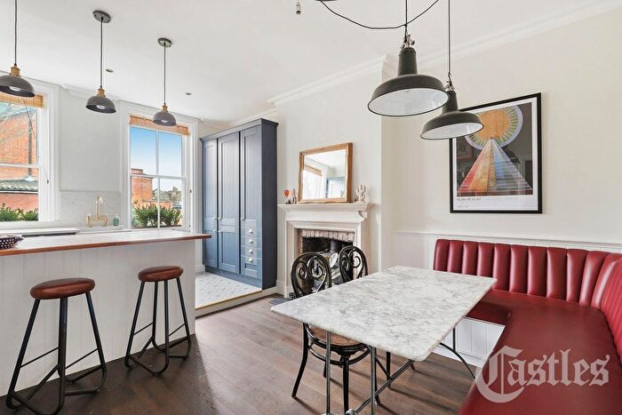 2 Bedroom Flat For Sale In Crouch Hall Road, N8