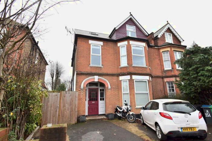 3 Bedroom Apartment To Rent In Ewell Road, Surbiton, KT6