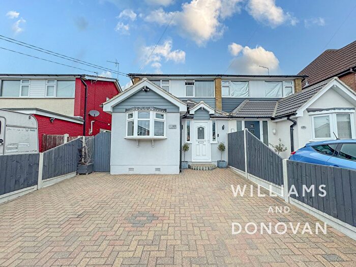3 Bedroom Semi-Detached House For Sale In Orchard Avenue, Hockley, SS5