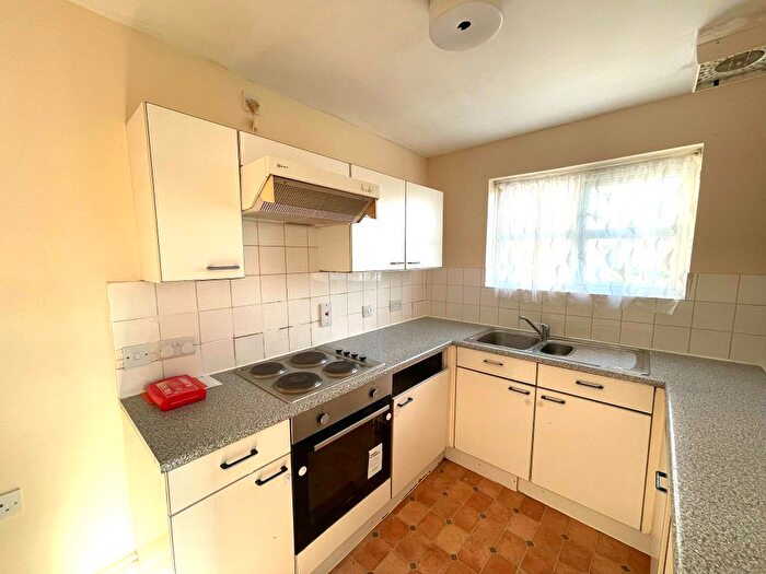 2 Bedroom Flat To Rent In Lavender Place, Ilford, IG1