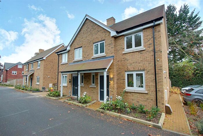 2 Bedroom Semi-Detached House For Sale In Little Green Close, Boxmoor, HP1
