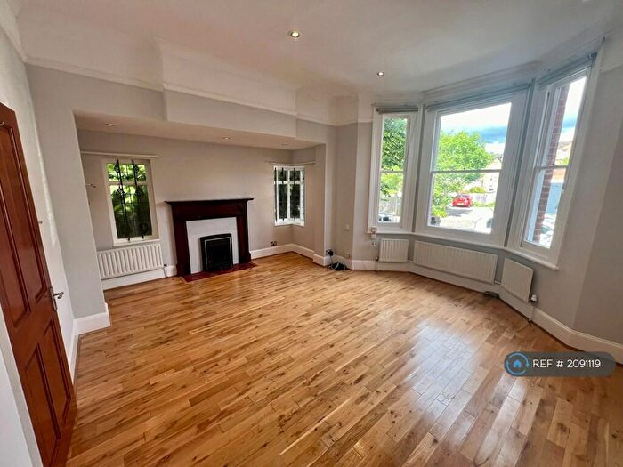 2 Bedroom Flat To Rent In Downs Road, Beckenham, BR3
