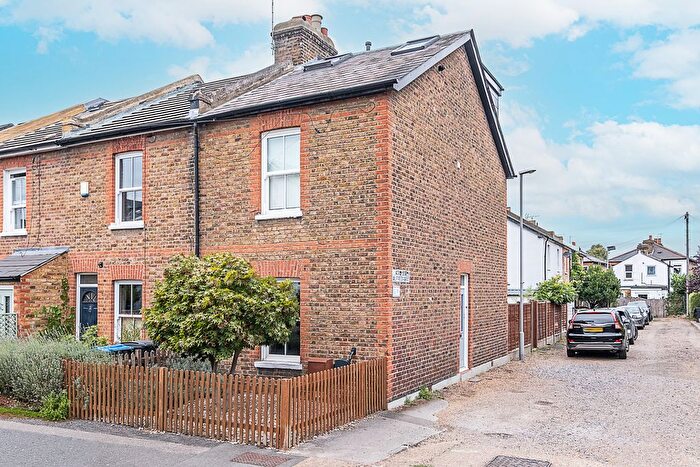 3 Bedroom Detached House For Sale In Alfred Road, Kingston Upon Thames, KT1