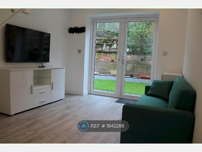 1 Bedroom Maisonette To Rent In Cotswold Close, Uxbridge, UB8