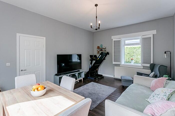 2 Bedroom Cottage For Sale In Lothian Street, Rosewell, EH24