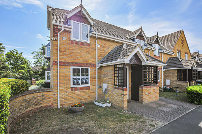 2 Bedroom Ground Maisonette For Sale In Colnbrook, SL3
