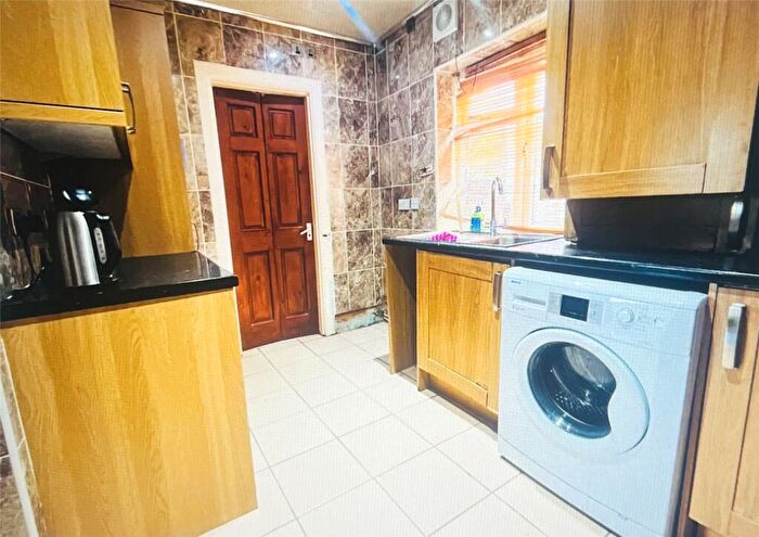 3 Bedroom Terraced House To Rent In Scott Hall Road, LS7