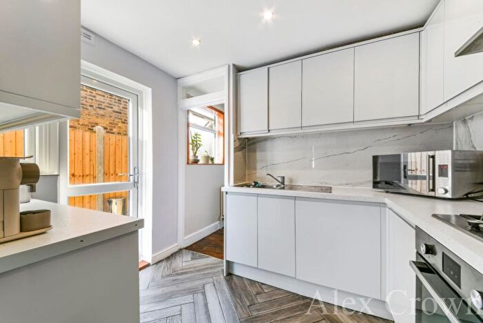 2 Bedroom Flat To Rent In Forest Road, Leytonstone, E11