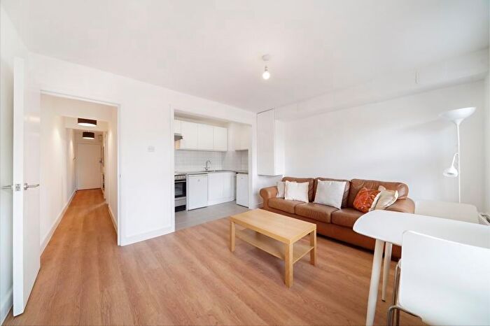 1 Bedroom Flat To Rent In Mile End Road, Stepney, E1
