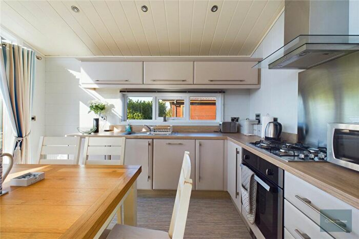 3 Bedroom Bungalow For Sale In The Thatches, Devon, PL21