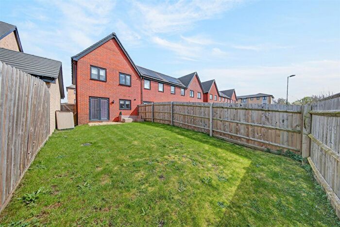 3 Bedroom End Terrace House For Sale In Bengrove, Wolverton Mill, Milton Keynes, MK12