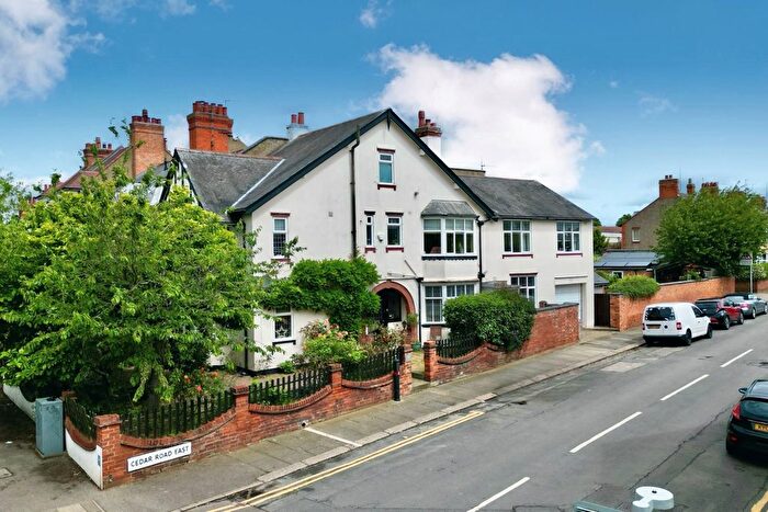 5 Bedroom Town House For Sale In Park Avenue North, Northampton, NN3