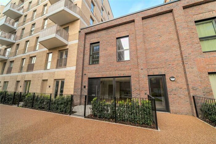 3 Bedroom Duplex To Rent In Carraway Street, Reading, Berkshire, RG1