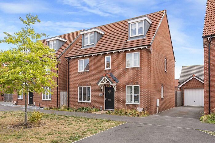 5 Bedroom Detached House For Sale In Nuthatch End, Didcot, OX11
