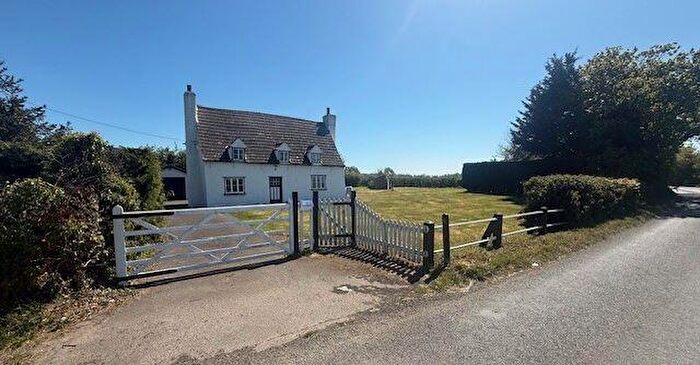 3 Bedroom Cottage For Sale In The Compasses, Clacton Road, Stones Green, Harwich, Essex, CO12
