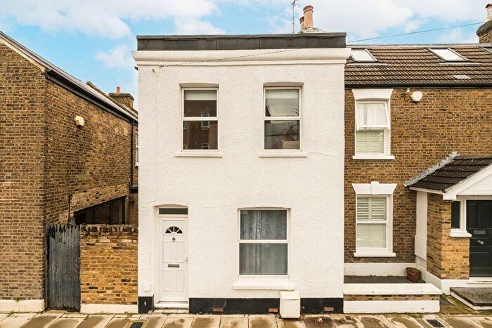 2 Bedroom Property To Rent In Dunstans Grove, East Dulwich, SE22