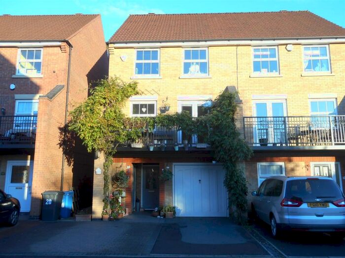 4 Bedroom Town House To Rent In Othello Drive, Chellaston, Derby, DE73