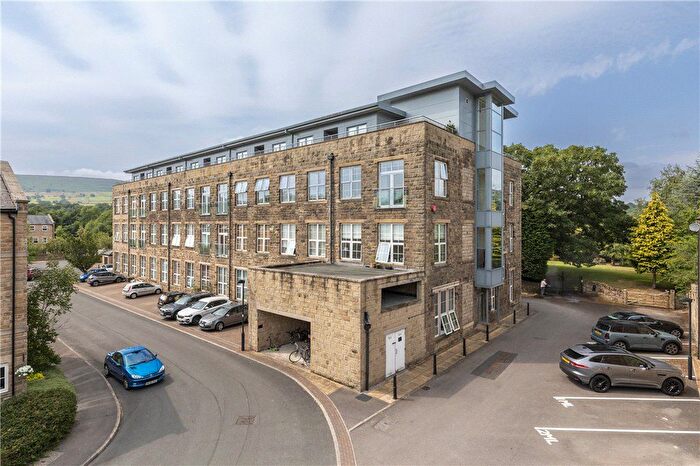 2 Bedroom Flat For Sale In Mill Fold, Addingham, Ilkley, West Yorkshire, LS29