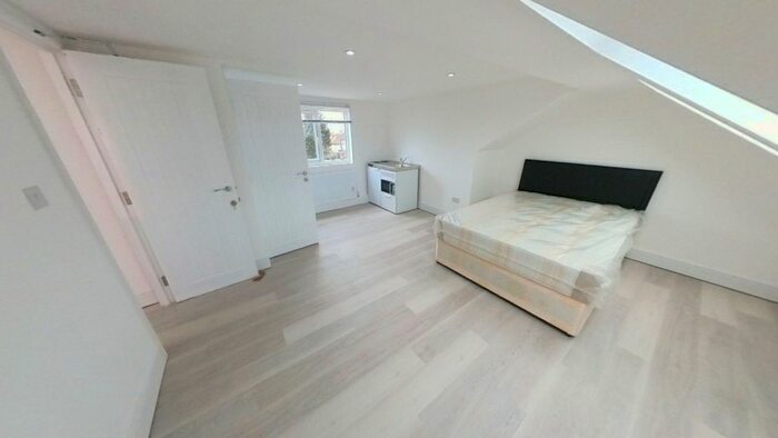 Studio To Rent In Bridgewood Road, London, SW16