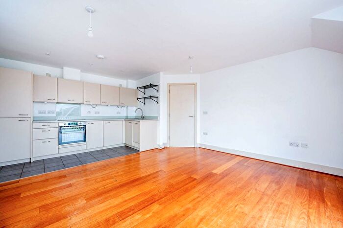 2 Bedroom Flat To Rent In Beaumont Drive, Worcester Park, KT4