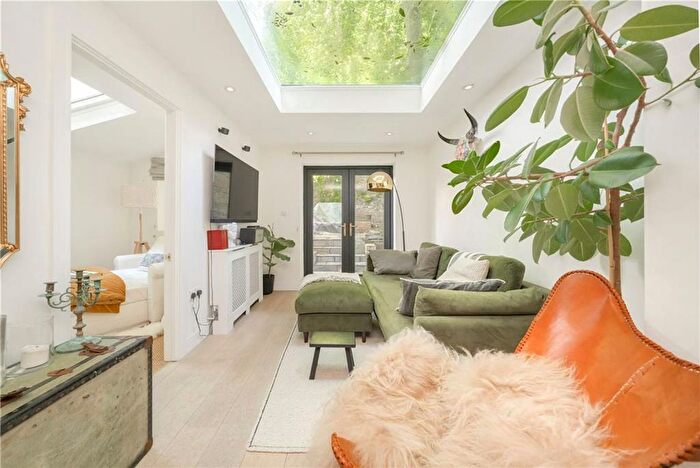 2 Bedroom Flat For Sale In Blythe Road, Brook Green, W14