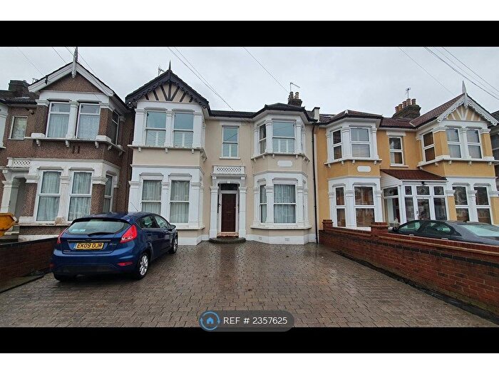 1 Bedroom Flat To Rent In Seymour Gardens, Ilford, IG1