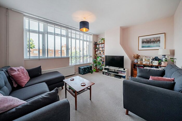 2 Bedroom Flat For Sale In Manville Gardens, Balham, London, SW17