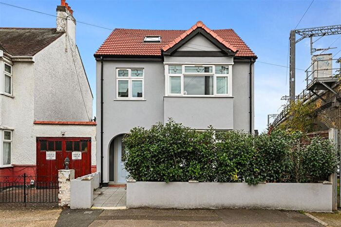 5 Bedroom Link Detached House For Sale In Latimer Road, London, E7