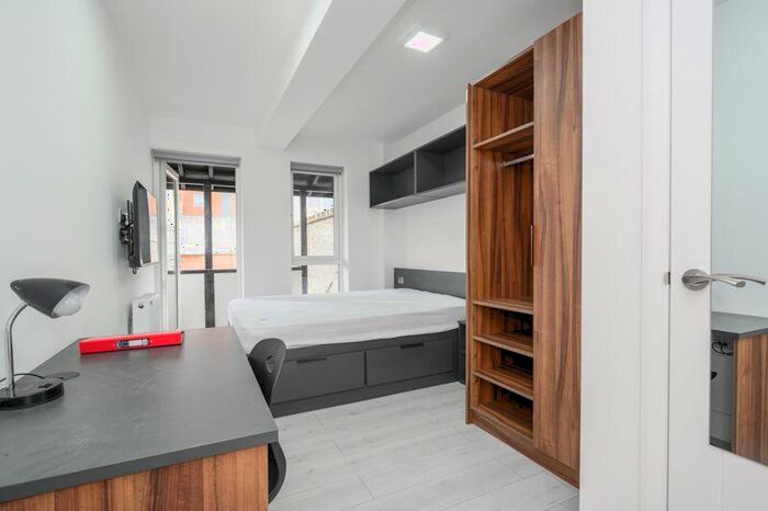 1 Bedroom Flat To Rent In High Street, Walton-On-Thames, KT12