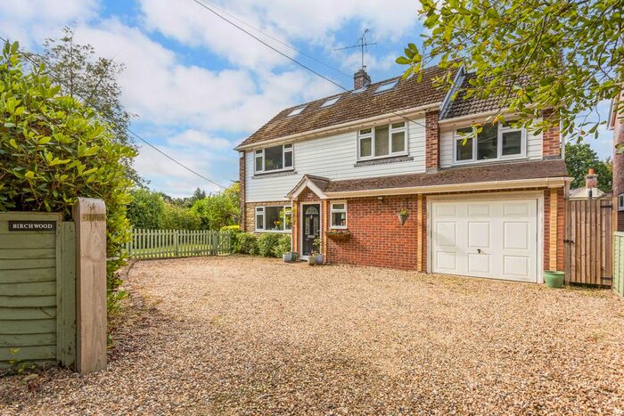 4 Bedroom Detached House For Sale In Chapel Lane, Thatcham, RG18