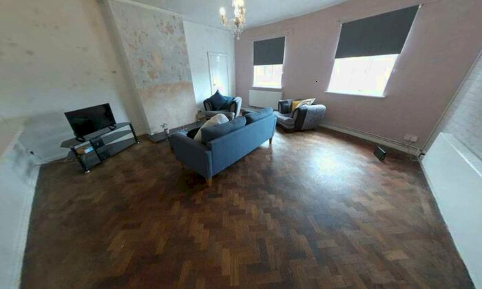 2 Bedroom Flat To Rent In Flat, Barkers Butts Lane, Coventry, CV6