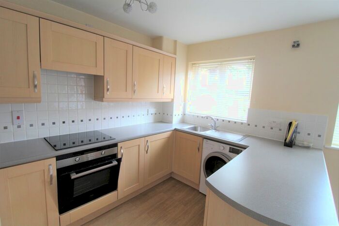 2 Bedroom Flat To Rent In School Meadow, Guildford, GU2