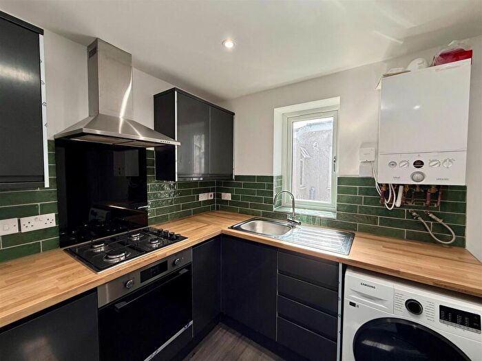 2 Bedroom Flat To Rent In Bed, Richards Street, CF24