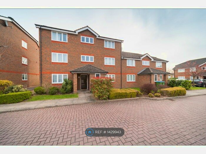 1 Bedroom Flat To Rent In Yeend Close, West Molesey, KT8