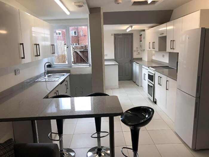 5 Bedroom House To Rent In Harrow Road, Selly Oak, Birmingham, West Midlands, B29