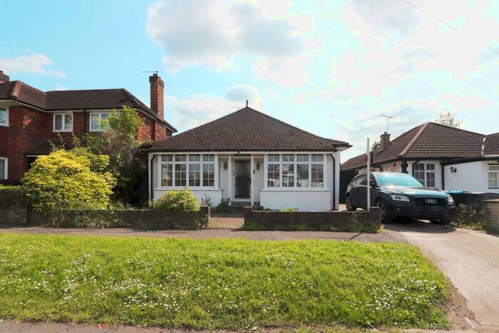 2 Bedroom Bungalow To Rent In Cul Sac Road, Surbiton, KT6