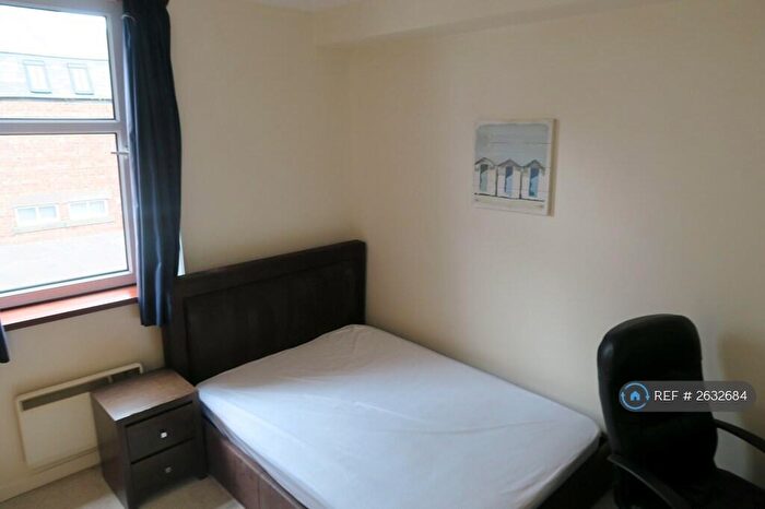 2 Bedroom Flat To Rent In Bon Accord Terrace, Aberdeen, AB11