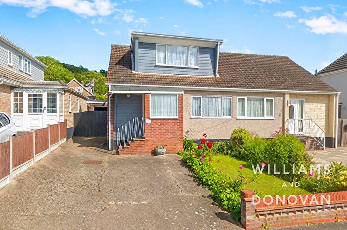 2 Bedroom Chalet For Sale In Stanley Road, Benfleet, SS7