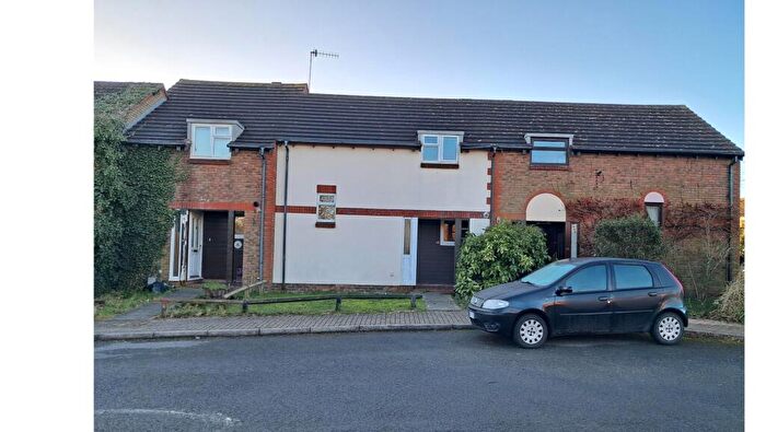 3 Bedroom Terraced House For Sale In Caernarvon Road, Chichester, West Sussex, PO19