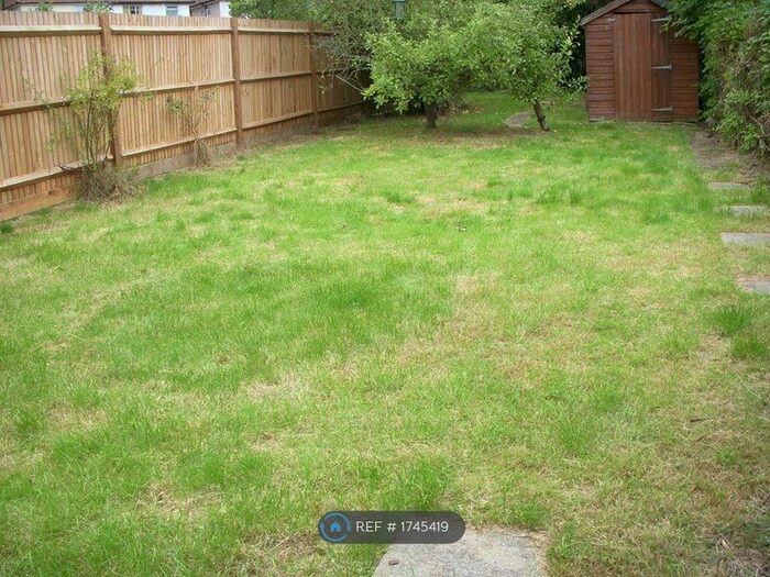 3 Bedroom Semi-Detached House To Rent In London, Edgware, HA8