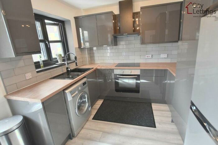 2 Bedroom End Of Terrace House To Rent In Lenton Nottingham, NG7