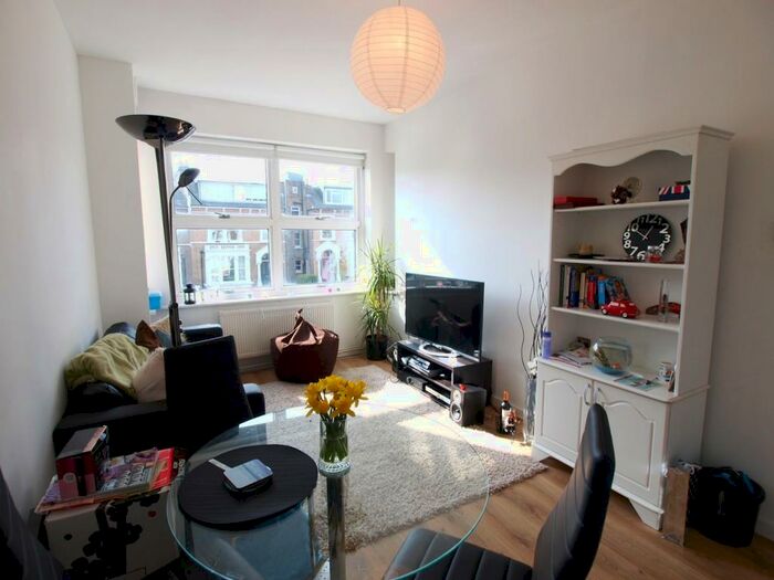 1 Bedroom Flat To Rent In Queens Drive, Finsbury Park, N4