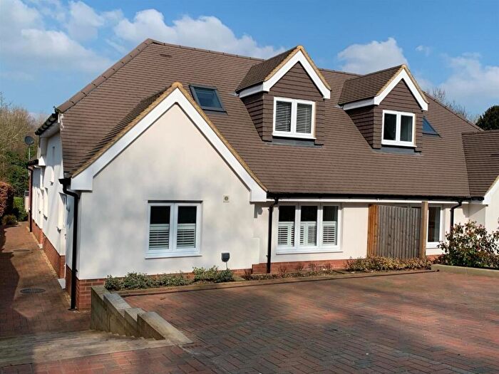 4 Bedroom Semi-Detached House To Rent In London Road, Bourne End, HP1
