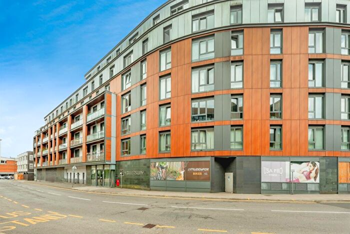2 Bedroom Apartment For Sale In Queensway, Redhill, RH1