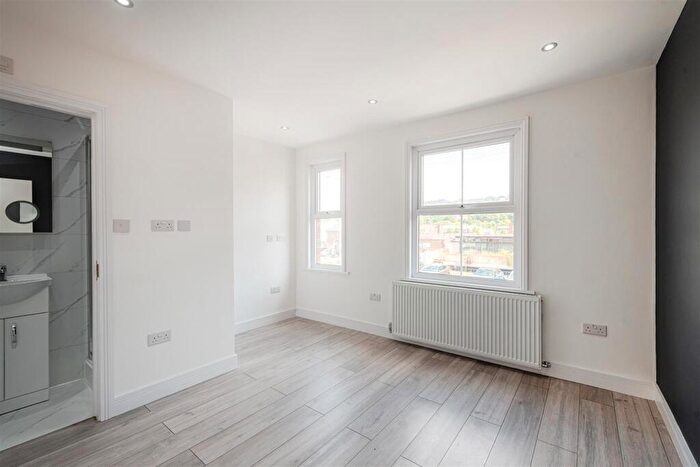 1 Bedroom House To Rent In West End Road, High Wycombe, HP11
