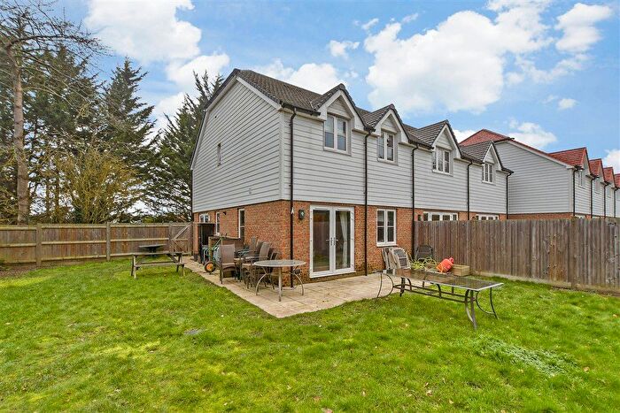 3 Bedroom End Terrace House For Sale In Old School Place, Headcorn, Kent, TN27